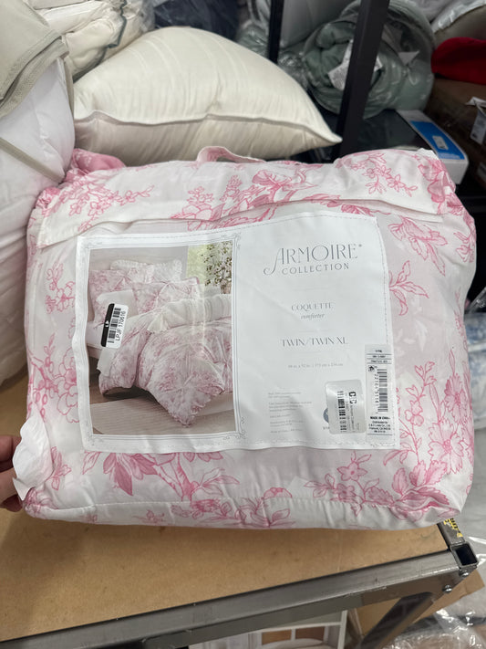 Armoire Collection Twin/Twin Extra Long Toile Floral Comforter Pink
