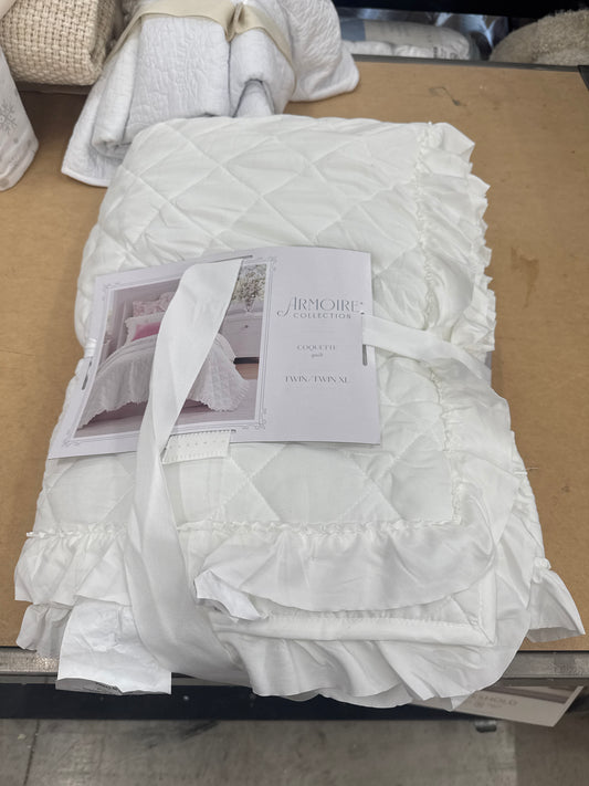 Armoire Collection Twin/Twin Extra Long Ruffle Quilt White