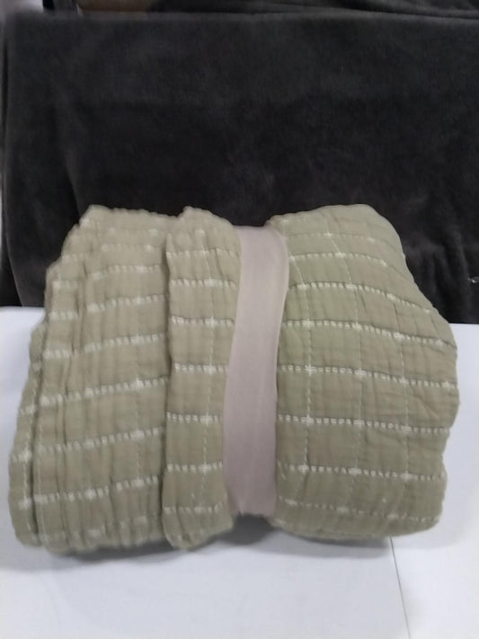 King Yarn Dye Crinkle Grid Quilt Moss Green - Threshold: Percale, Midweight, Machine Washable, OEKO-TEX Certified